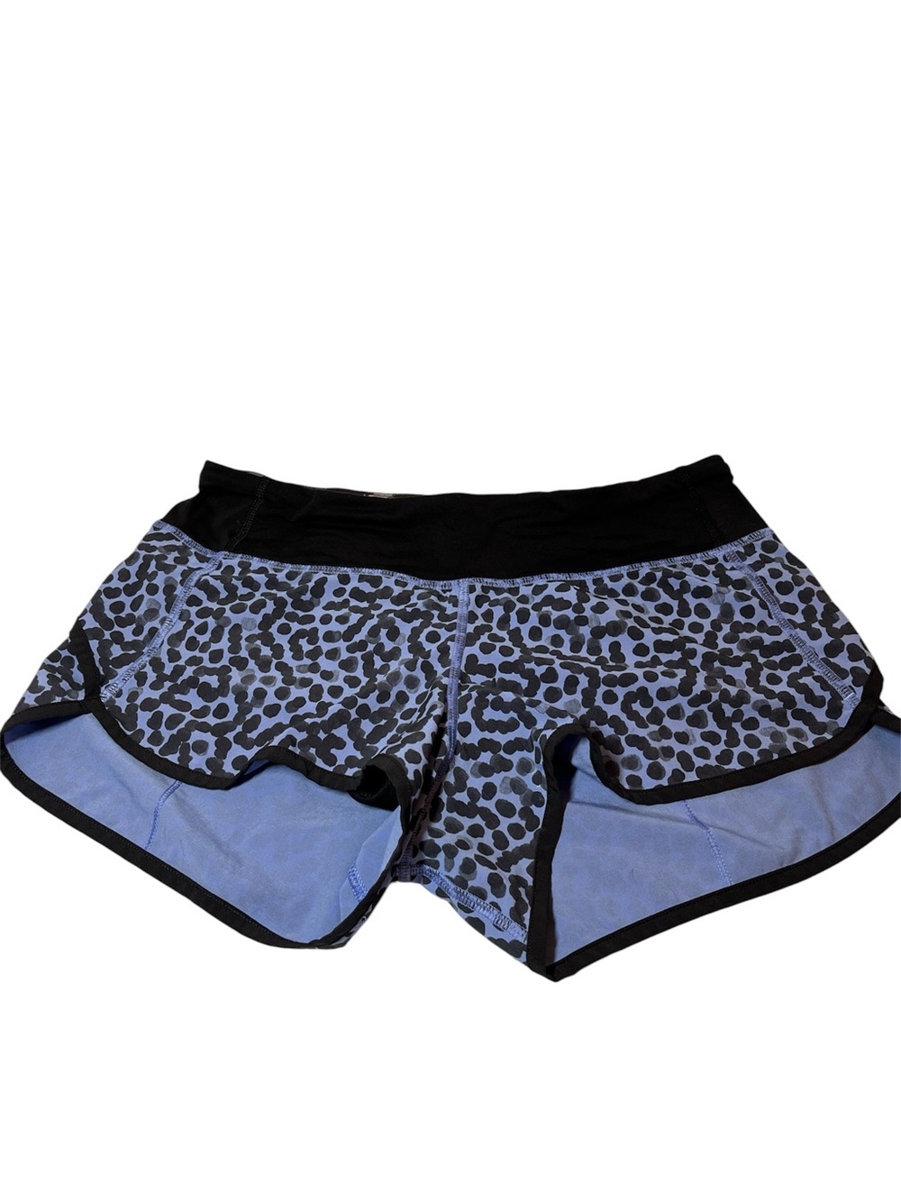 Lululemon Light Blue and Black Leopard Print Shorts. Lined. 2.75” inseam
Size 4